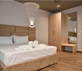 Double room Deluxe with Balcony and Partial Sea view