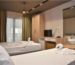 Double room Deluxe with Balcony and Partial Sea view