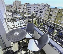 Double room Deluxe with Balcony and Partial Sea view