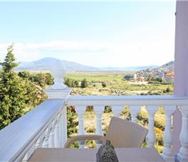 Double room with Twin bed and Mountain view