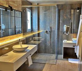 Suite with Jacuzzi AI