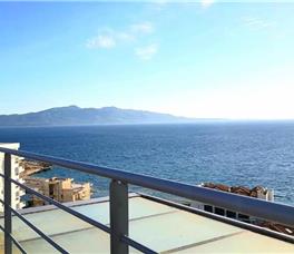 Apartment with a bedroom and a living room with kitchen, per 3 adults