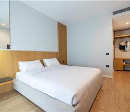 Dhome dyshe me pamje nga deti (pa ballkon)