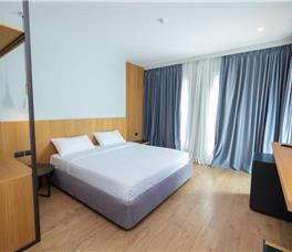 Dhome dyshe me pamje nga deti (pa ballkon)