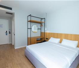 Dhome dyshe me pamje nga deti (pa ballkon)