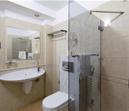 Dhome me pamje nga deti