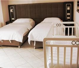 Family room for 3 and 1 child or 4 adults 