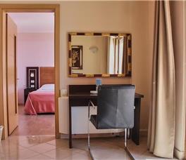 Family room for 3 and 1 child or 4 adults 
