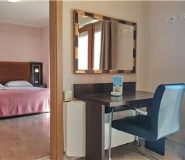 Family room for 3 and 1 child or 4 adults 