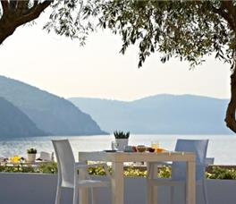 Lichnos Beach Hotel & Suites 