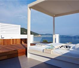 Lichnos Beach Hotel & Suites 