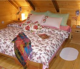 Vila 3 dhoma gjumi + dhoma ndenjeje