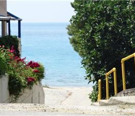 Leonidas Hotel & apartments