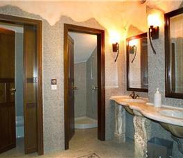 Pelican Bay Art Hotel