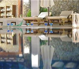 Pelican Bay Art Hotel