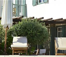 Pelican Bay Art Hotel