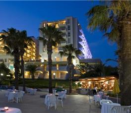 Fantasia Deluxe Hotel