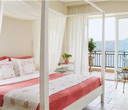 Dhome dyshe me pamje nga toka