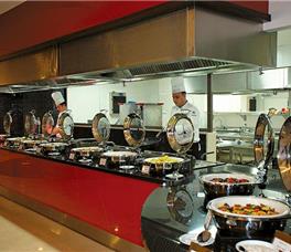 Commodore Elite Suites & Spa