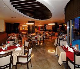 Commodore Elite Suites & Spa