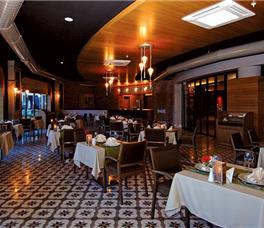 Commodore Elite Suites & Spa