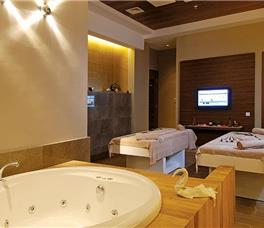 Commodore Elite Suites & Spa