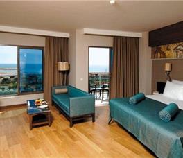 Commodore Elite Suites & Spa