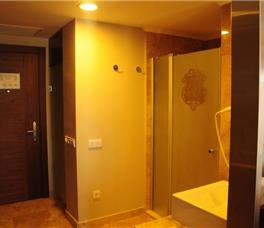 Commodore Elite Suites & Spa