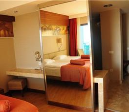 Commodore Elite Suites & Spa