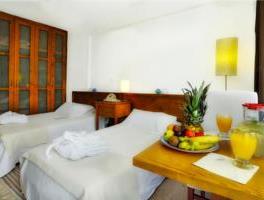 Dhome dyshe me Pamje nga deti