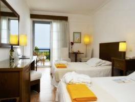 Dhome dyshe me pamje nga deti