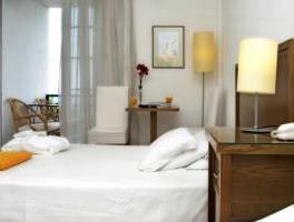 Dhome dyshe me pamje nga deti