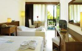 Dhome familjare me pamje pjeserisht nga deti