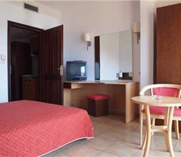 Dhome familjare Me pamje nga kopeshti