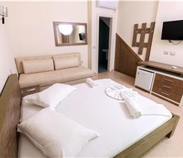 Double room with Patio, Double bed + extra bed upon request