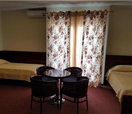 Apartament me pamje nga pishina