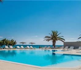 The Bay Hotel & Suites 