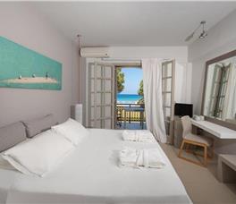 The Bay Hotel & Suites 