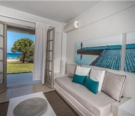 The Bay Hotel & Suites 