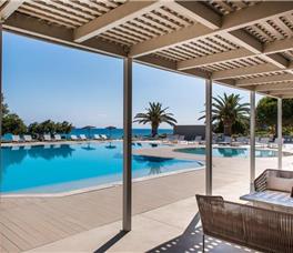 The Bay Hotel & Suites 