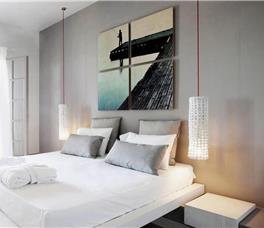 The Bay Hotel & Suites 