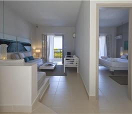 The Bay Hotel & Suites 