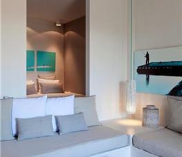 The Bay Hotel & Suites 